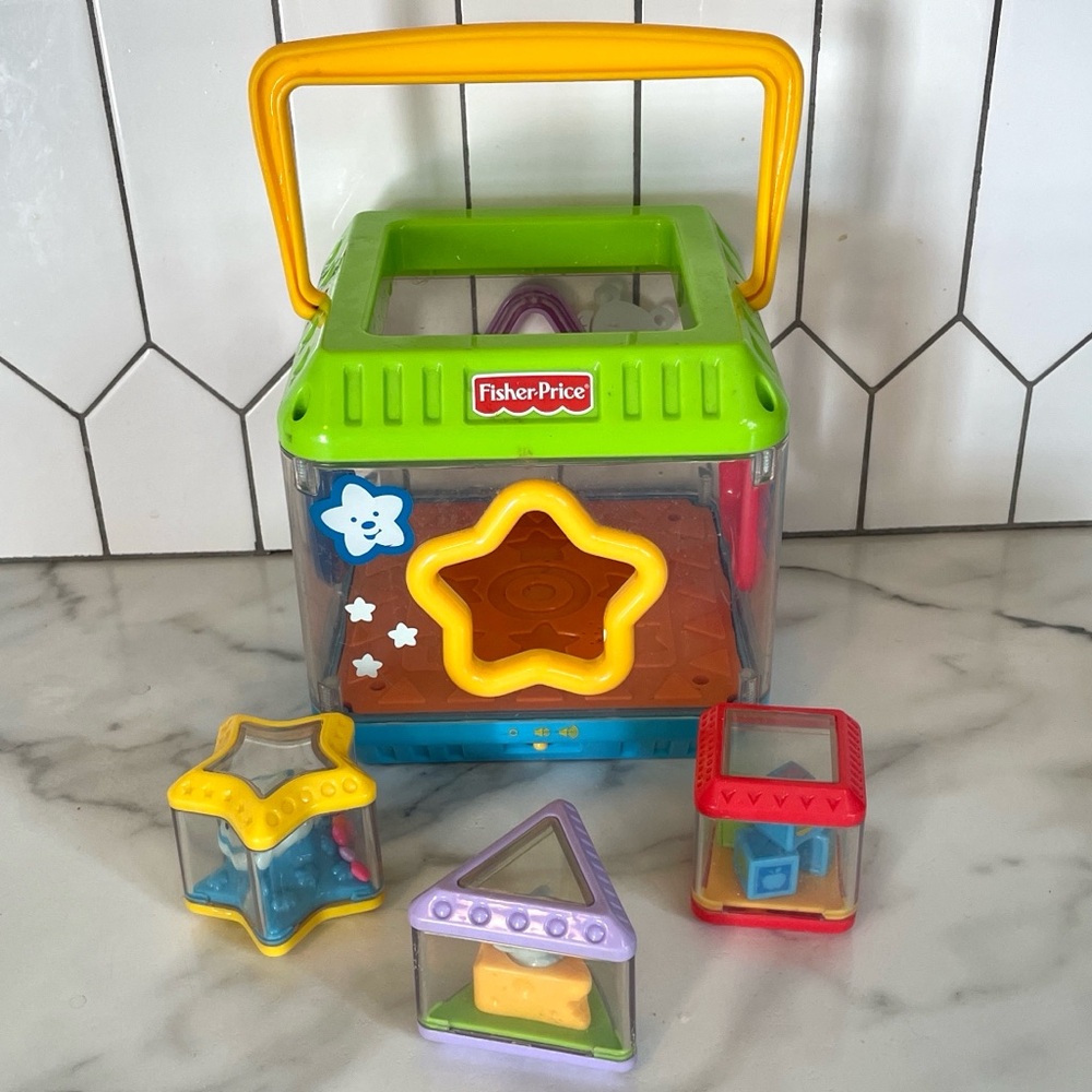 2003 Fisher Price Peek-a-Blocks Shape Sorter